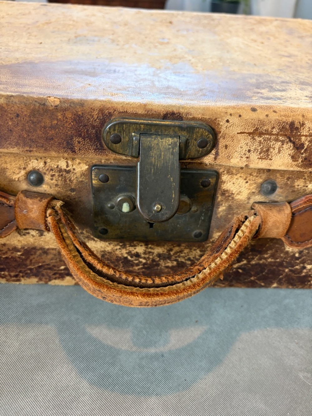 Antique Vintage Brown Leather Suitcase - Picture 4 of 11